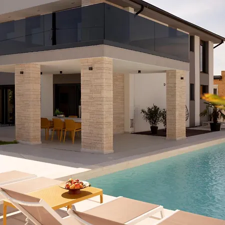 Bramasole With Pool Kurili